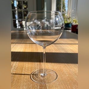 Pottery Barn clear wine glasses with stem. Set of 12.